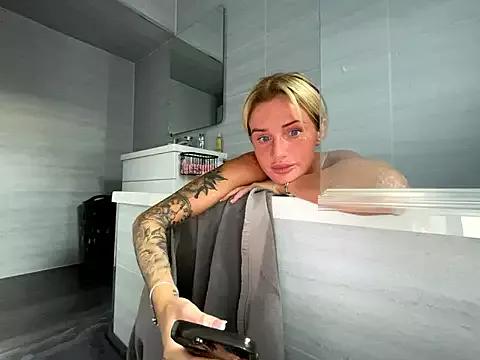 JuicyyJadeyy from StripChat is Freechat