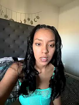 juicyyy323 from StripChat is Freechat