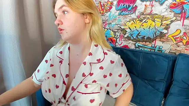 Julia_Jips from StripChat is Freechat
