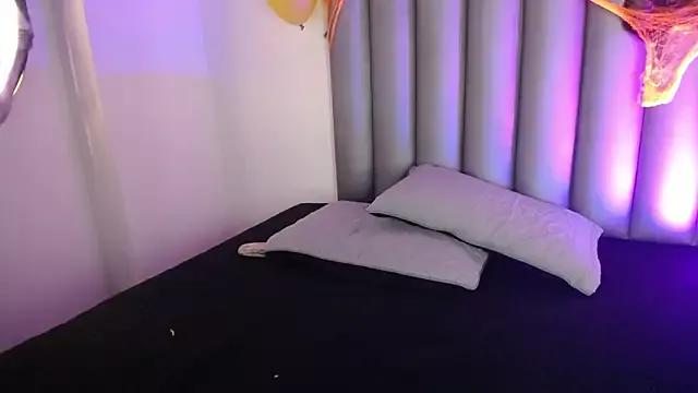 juliana-97 from StripChat is Freechat