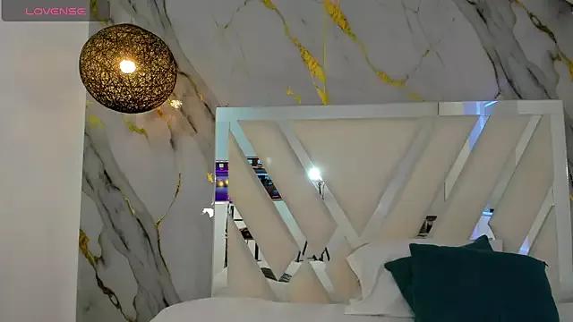 julianaa_31 from StripChat is Freechat