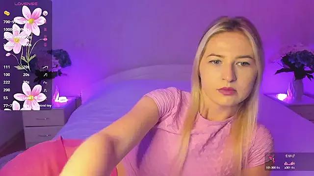 Julie_Blaze from StripChat is Freechat