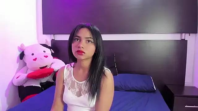 Julie_coper from StripChat is Freechat