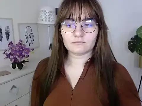 Julie_Diamond from StripChat is Freechat