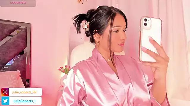 JulieRoberts_ from StripChat is Freechat