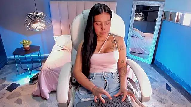 Juliieta_Evans from StripChat is Freechat