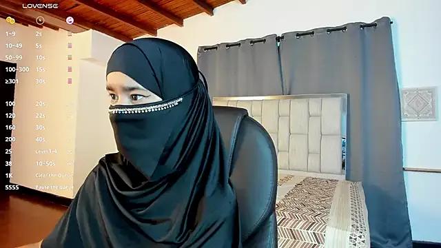 kalila_latif from StripChat is Freechat
