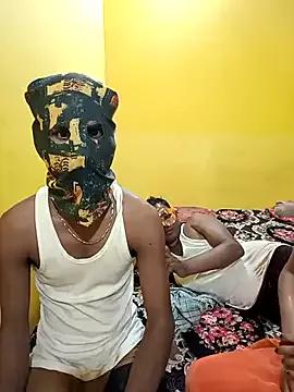 Karisma-sexy-couple from StripChat is Freechat