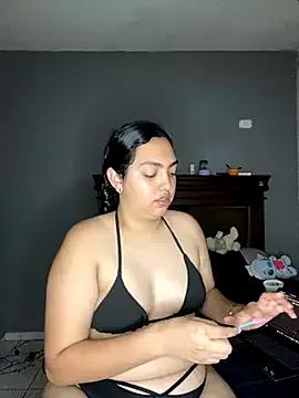 Karolineswettt from StripChat is Freechat