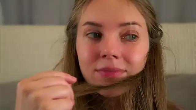 KarriBrownd from StripChat is Freechat