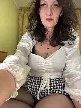 Katie-n from StripChat is Freechat