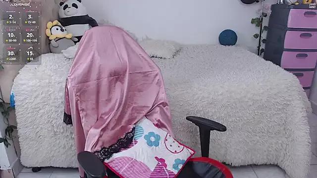 Katie_bell from StripChat is Freechat