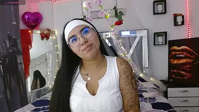 Kattyevanss from StripChat is Freechat