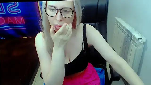 kerakiss877 from StripChat is Freechat