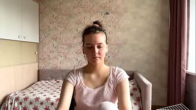 KFCutieMika from StripChat is Freechat