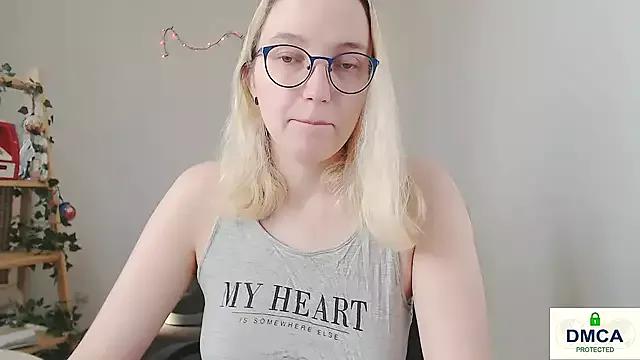 kiratarot from StripChat is Freechat
