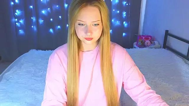 kitten_kiss from StripChat is Freechat