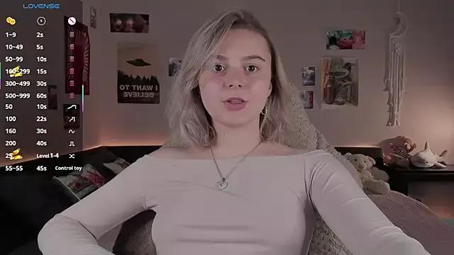 kitten_kween from StripChat is Freechat