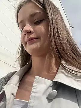 KittyQueeny from StripChat is Freechat
