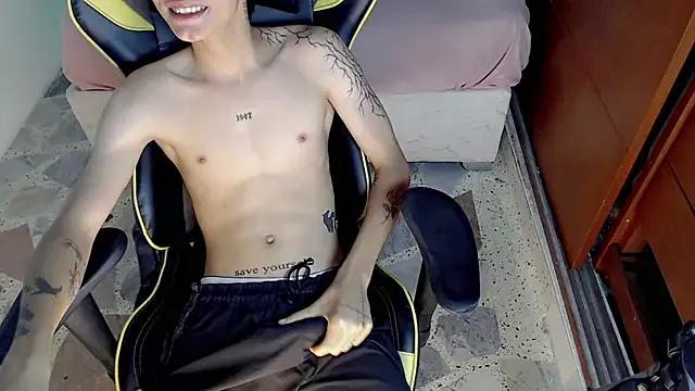 Kris_cuervo from StripChat is Freechat