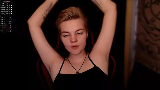 KrisNeal from StripChat is Freechat