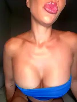 krissiswrld- from StripChat is Freechat