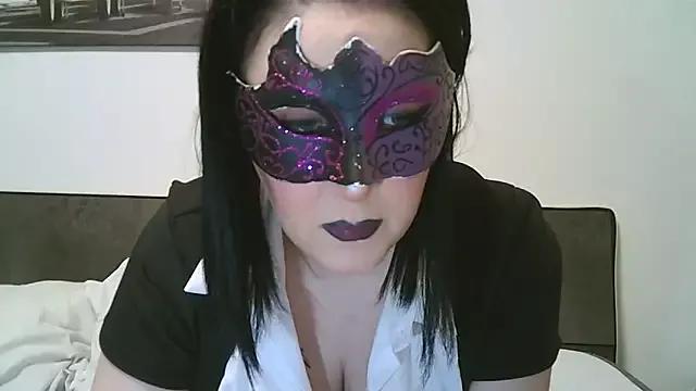 LaDamaNeraa from StripChat is Freechat