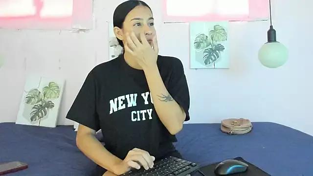 Lady_rossee from StripChat is Freechat