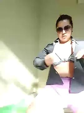 LatinaLuna from StripChat is Freechat