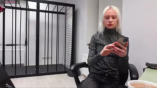 Laura_Chaplin from StripChat is Freechat