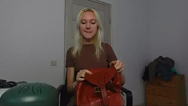 Laura_Chaplin from StripChat is Freechat
