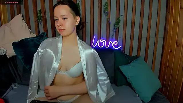 Laura_Ellinss from StripChat is Freechat