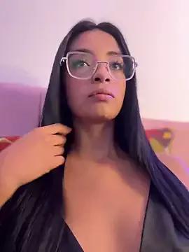 Laura_fernandezII from StripChat is Freechat