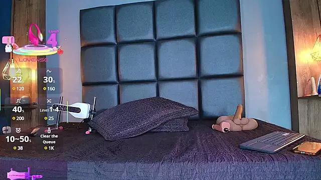 LAURA_MULLER from StripChat is Freechat