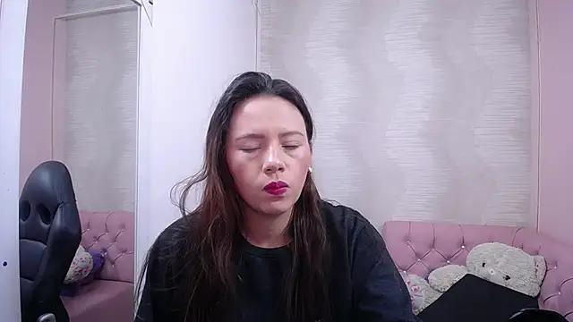 lauraguzman from StripChat is Freechat