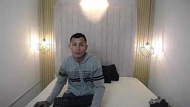 Laurayjuann from StripChat is Freechat