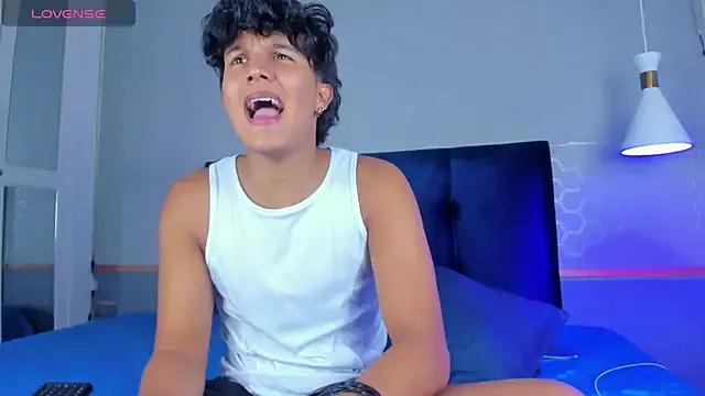 Leo_Savage_ from StripChat is Freechat