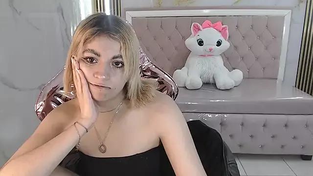 lili_conor_s from StripChat is Freechat