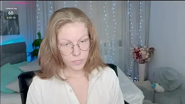 Lilly_Belly from StripChat is Freechat