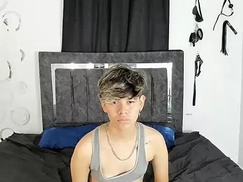 Lily_and_Lina from StripChat is Freechat