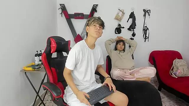 Lily_and_Lina from StripChat is Freechat