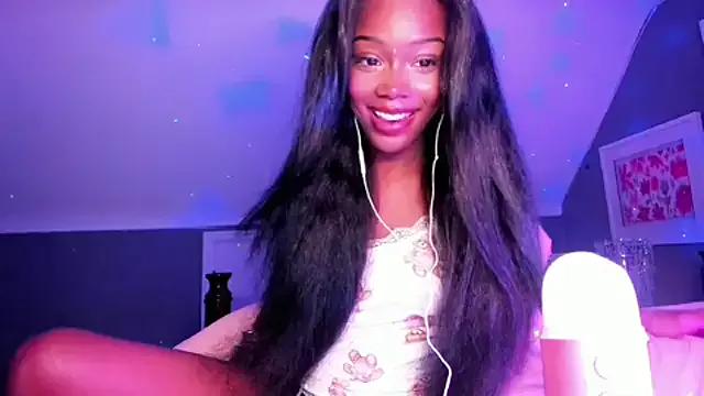 lilywonkaa from StripChat is Freechat