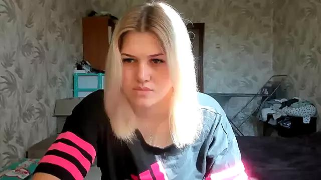lina_kisss from StripChat is Freechat