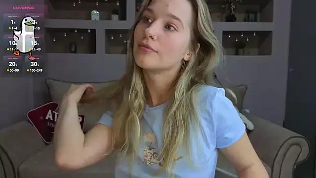 LinaCristonsen from StripChat is Freechat