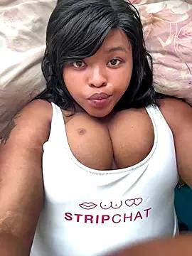 Linah___ from StripChat is Freechat