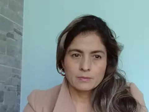 linda-mature43 from StripChat is Freechat