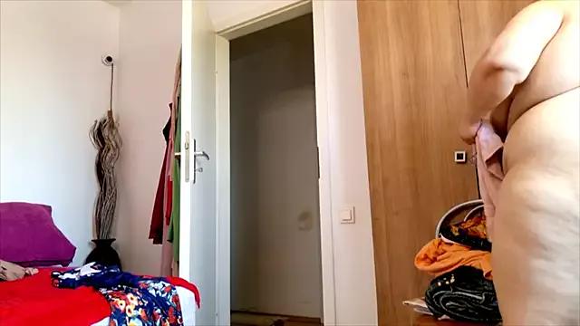 lindalovesexy from StripChat is Freechat