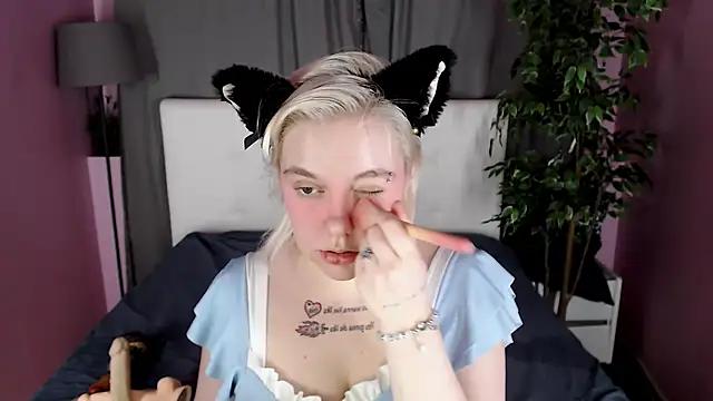Little_Kittynya from StripChat is Freechat