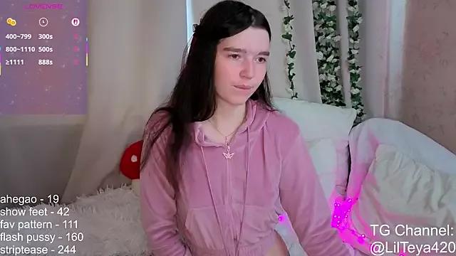 little_Teya from StripChat is Freechat