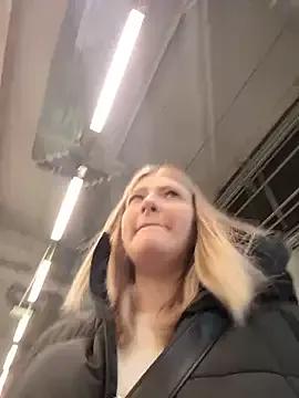 littlebitchesss from StripChat is Freechat